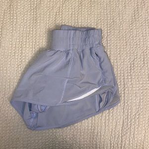 Lululemon Hotty Hot LR 2.5’’ shorts
